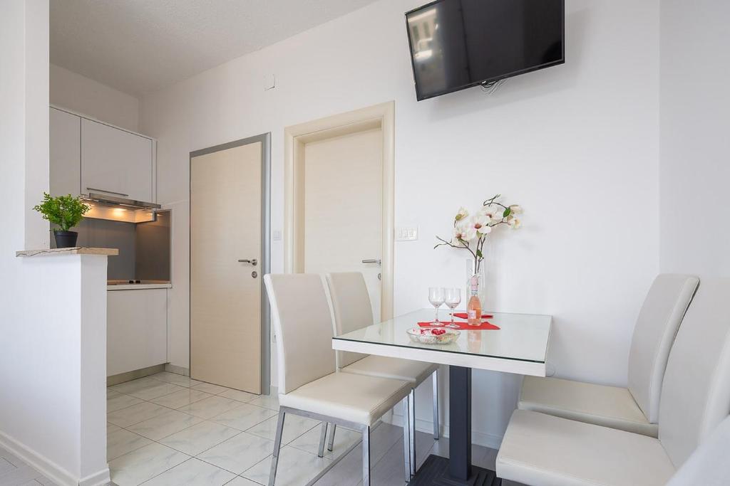 Apartmani Kaštelančić - 阳台工作室