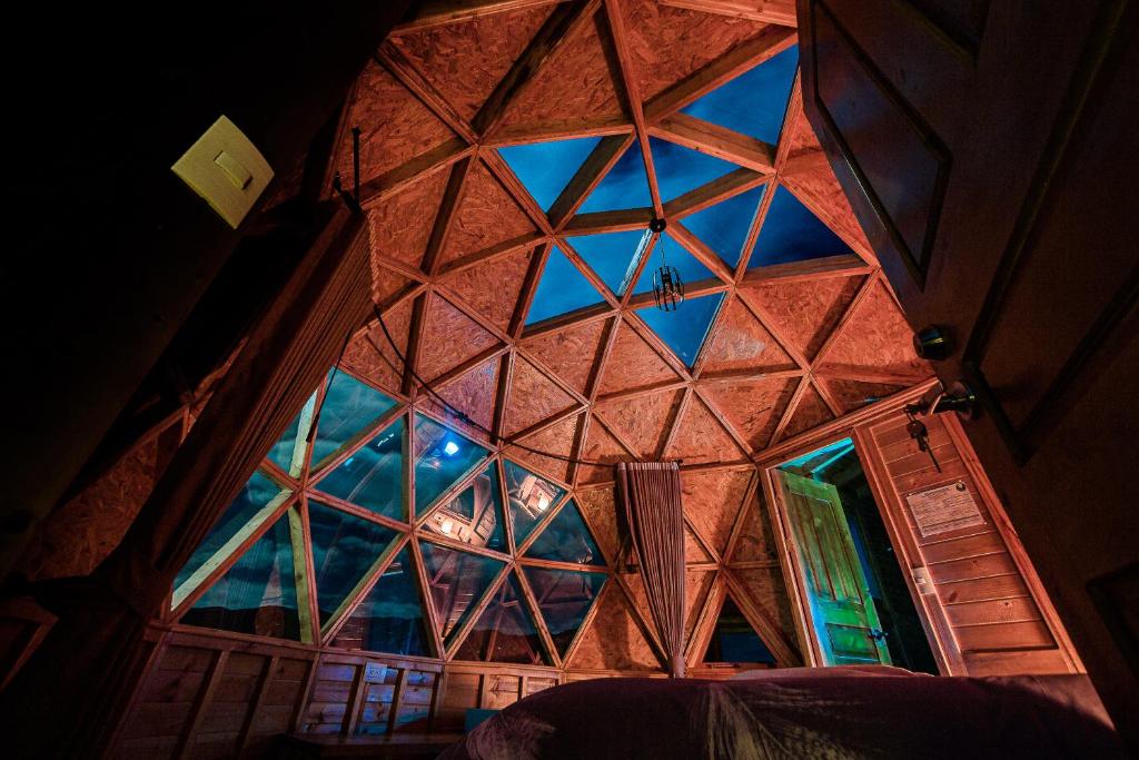 a view of a room with a large window at Los Nopales Glamping in Sáchica