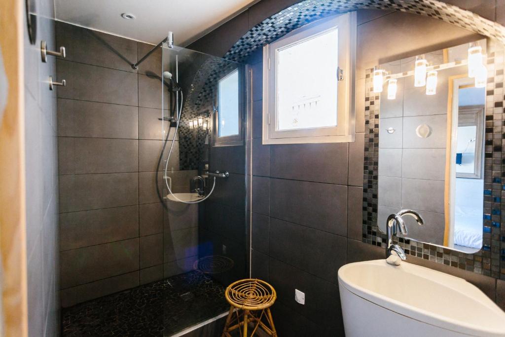 Koupelna v ubytování Hôtel La Caravelle