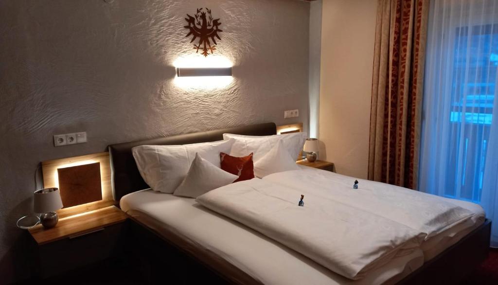 Postel nebo postele na pokoji v ubytování Haus Tirol Appartements