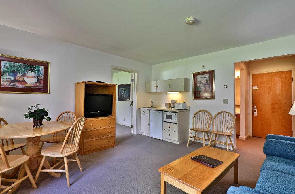 Cedarbrook One Bedroom Suite 11416