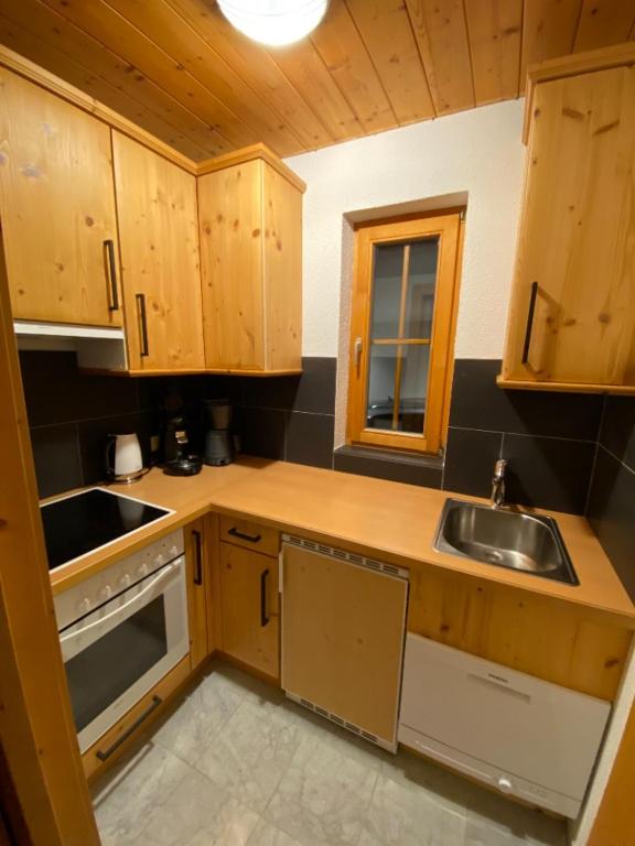 Kuchyňa alebo kuchynka v ubytovaní TiroLiving