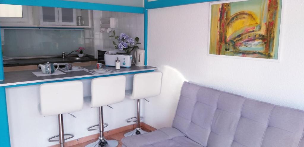 A kitchen or kitchenette at Beautiful 1 bedroom apartment Los Cristianos Los Angeles