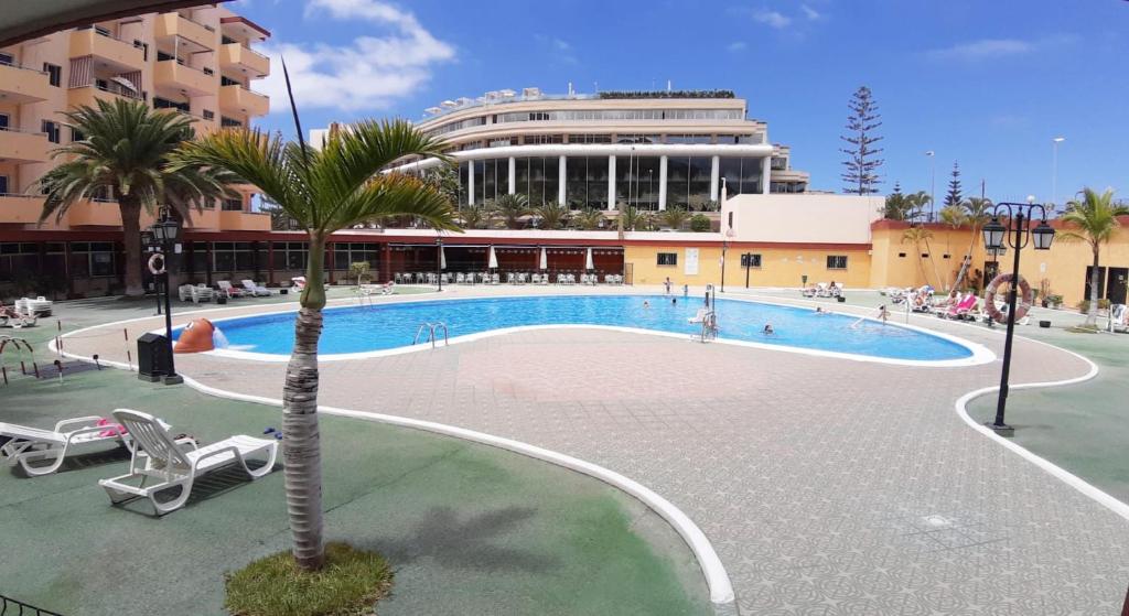 The swimming pool at or close to Beautiful 1 bedroom apartment Los Cristianos Los Angeles