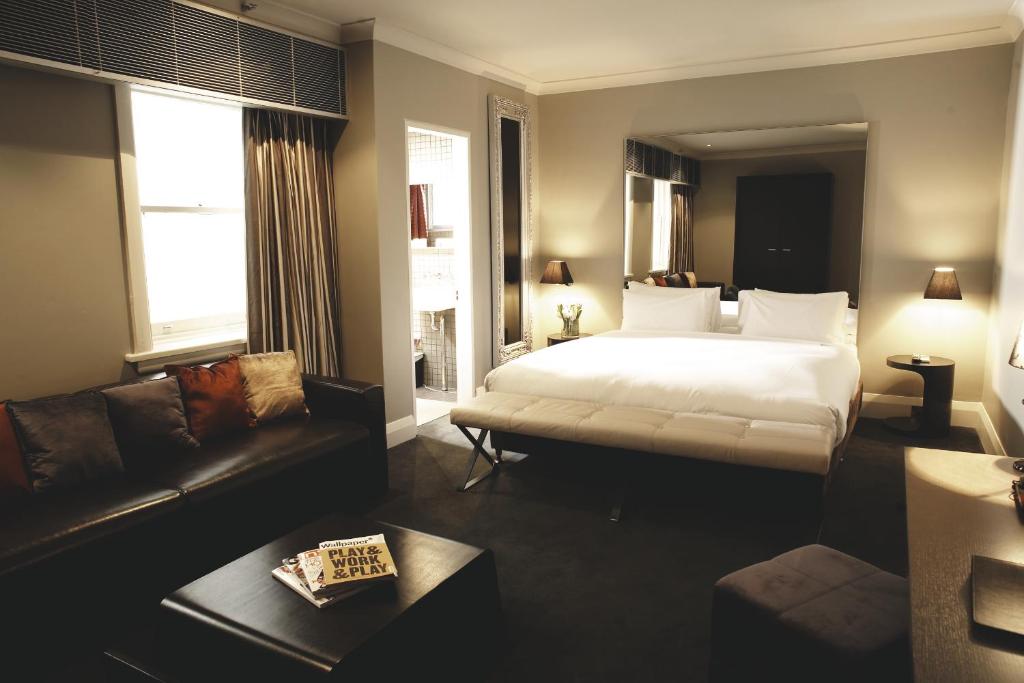 Postel nebo postele na pokoji v ubytování Kirketon Hotel Sydney