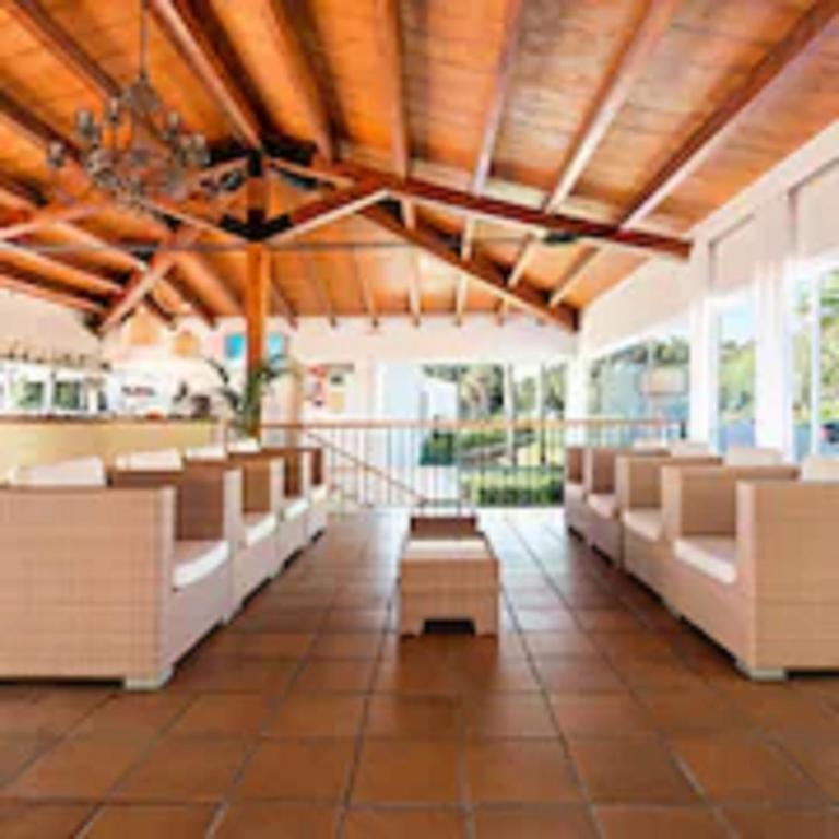 A seating area at Hotel Moon Dreams Marina Parc