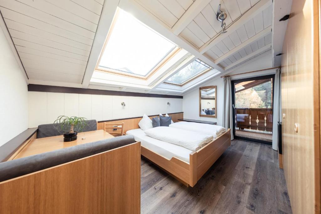 Postel nebo postele na pokoji v ubytování Hotel Berghang