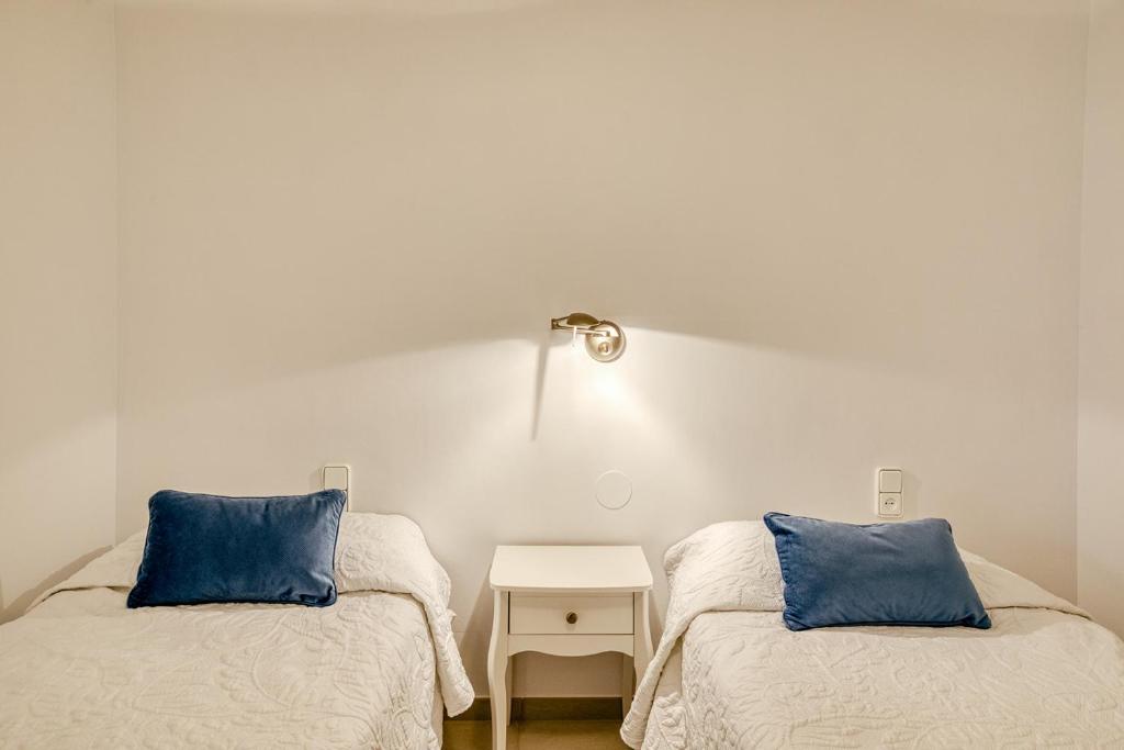 Postel nebo postele na pokoji v ubytování Apartament Roses Vista Mar