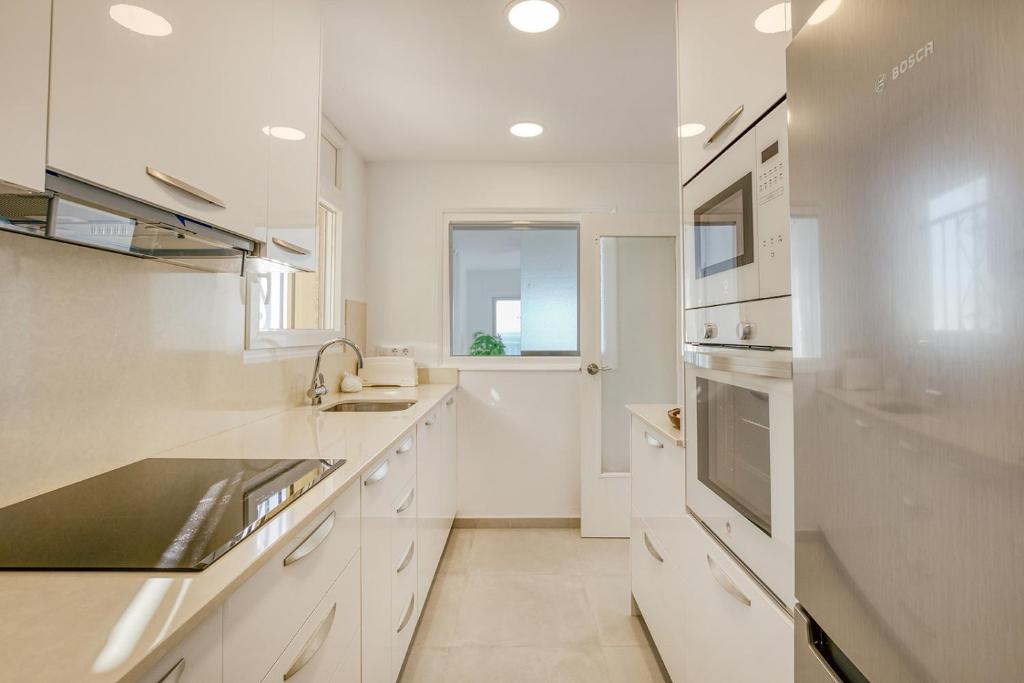 Kuchyň nebo kuchyňský kout v ubytování Apartament Roses Vista Mar