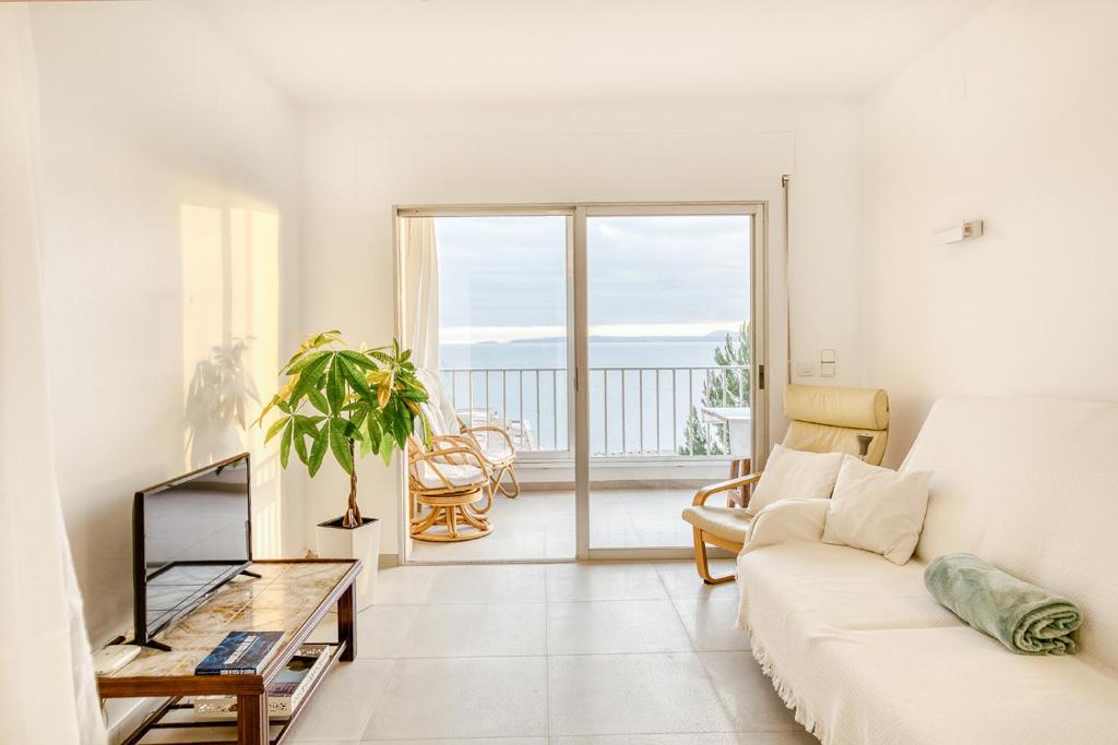 TV a/nebo společenská místnost v ubytování Apartament Roses Vista Mar