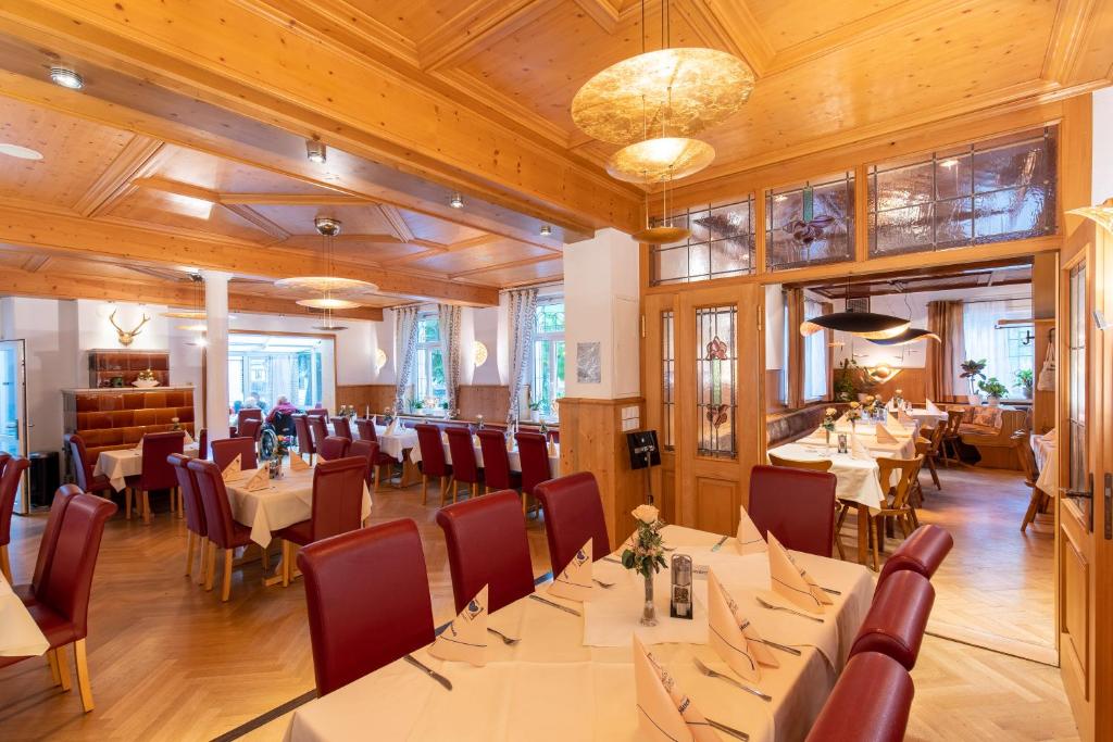 Restoran või mõni muu söögikoht majutusasutuses Hotel-Gasthof Hüttensteinach