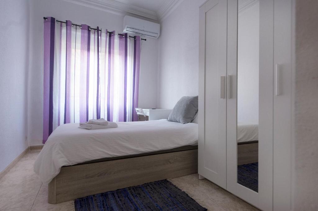 Postel nebo postele na pokoji v ubytování City apartment