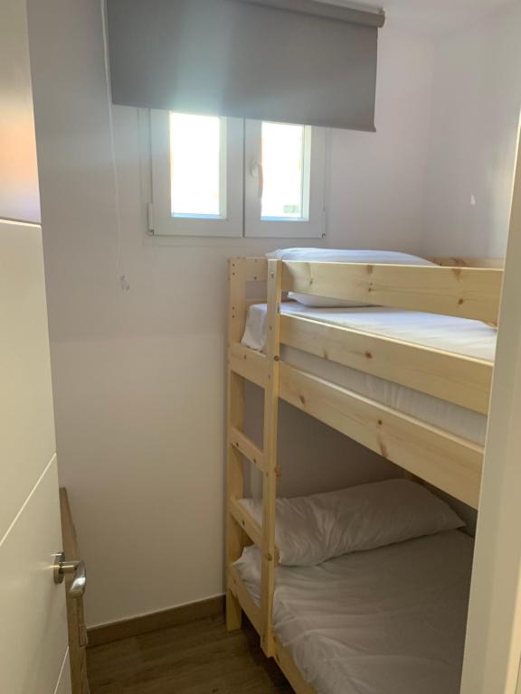 Łóżko lub łóżka w pokoju w obiekcie Apartamento Plaza Pradollano 2