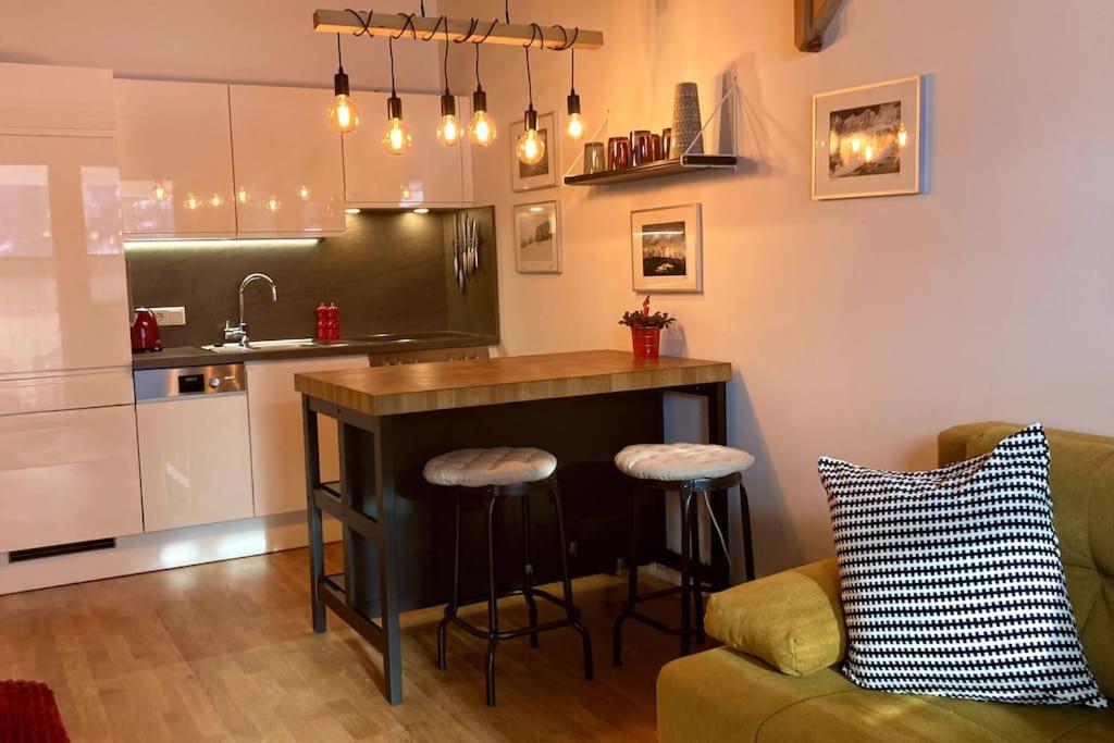 Kuchyňa alebo kuchynka v ubytovaní Apartment Hucklehaus