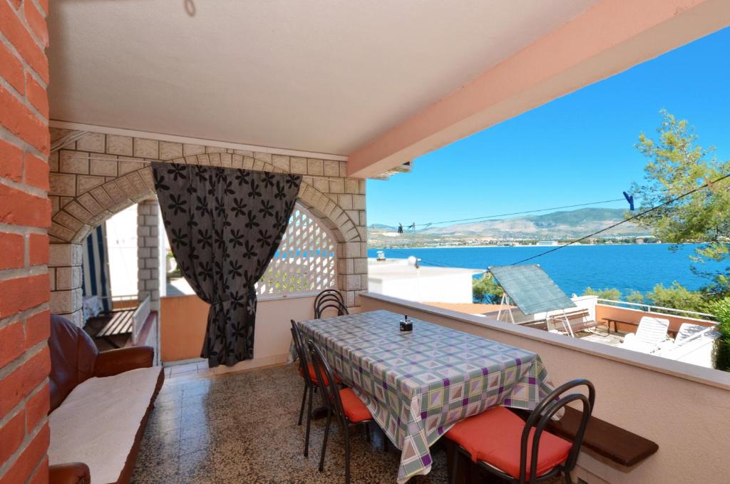 Apartments Alduk with terrace and the sea view