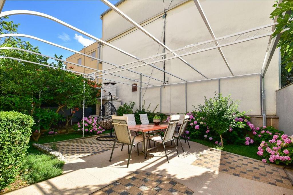 Fotografia z galérie ubytovania Apartment Pet v destinácii Makarska