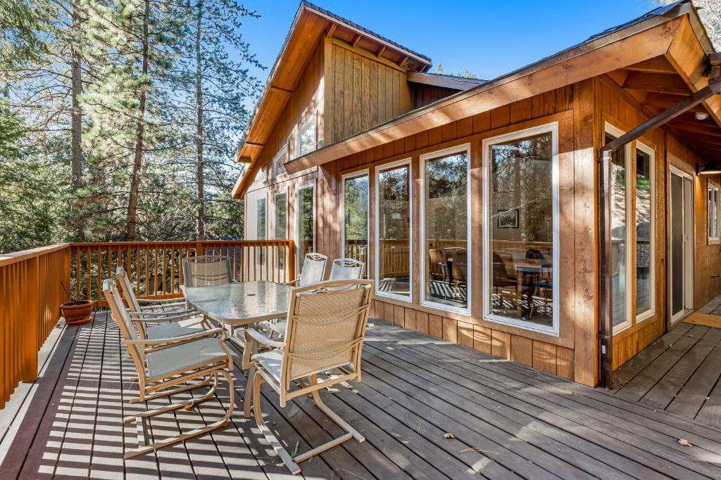 Crestline Lodge - Housity