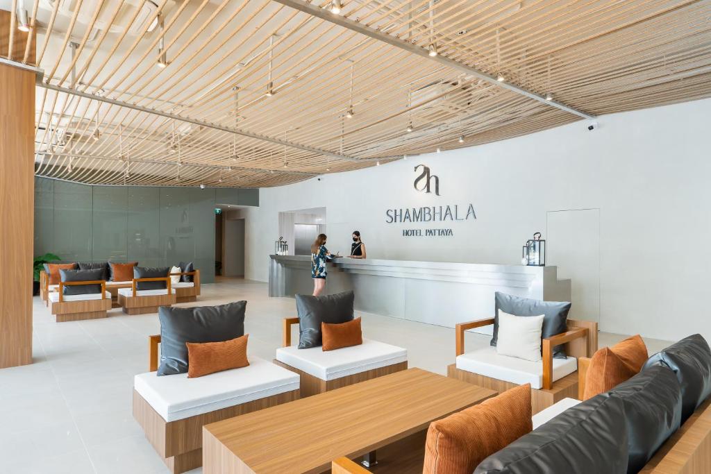 Posezení v ubytování Shambhala Hotel Pattaya