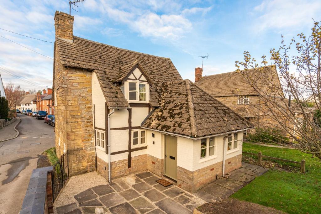 an image of a house with a roof at Corner Cottage in Bretforton