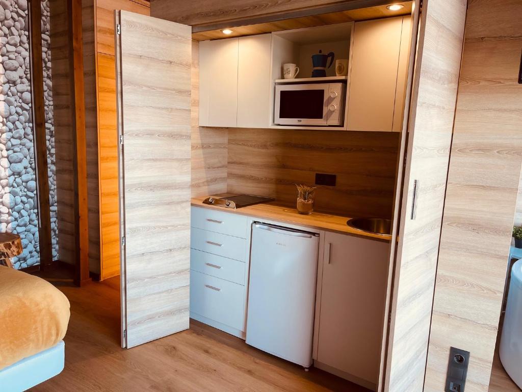 Una cocina o zona de cocina en Cabañas Fisterra