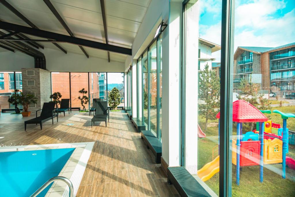 Bassein majutusasutuses Snow Pine Suite - 4 Star Resort või selle lähedal