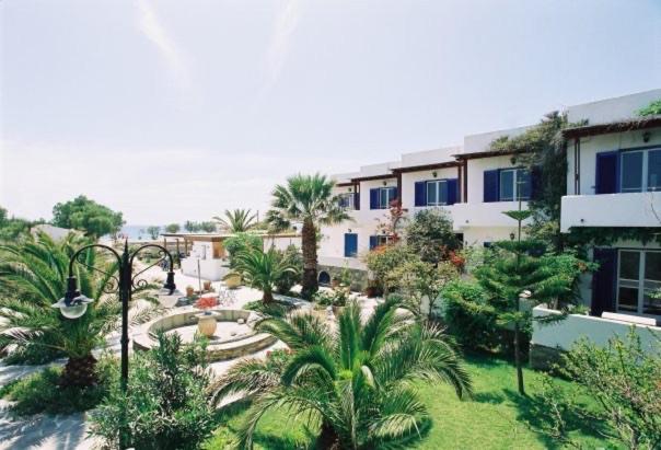 Gallery image of Golden Beach Studios & Suites in Tinos Town