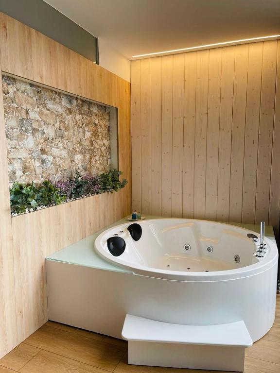 Un baño de Cabañas Fisterra
