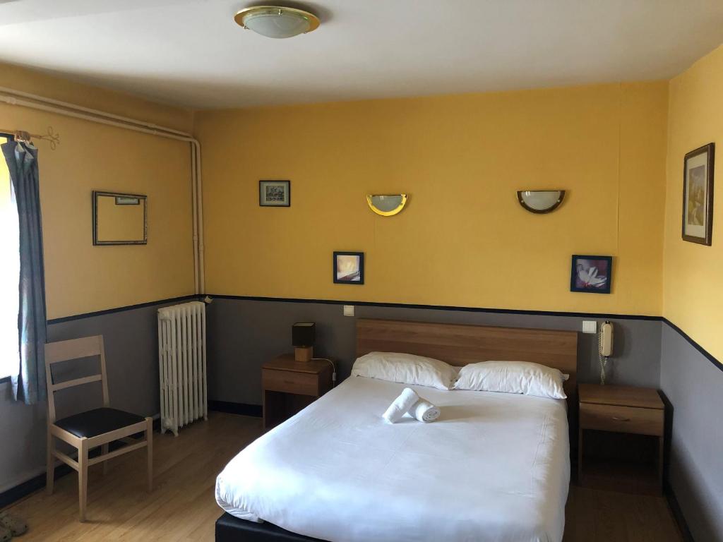 Logis Hostellerie Du Cheval Blanc - Double Room - Coté Cour