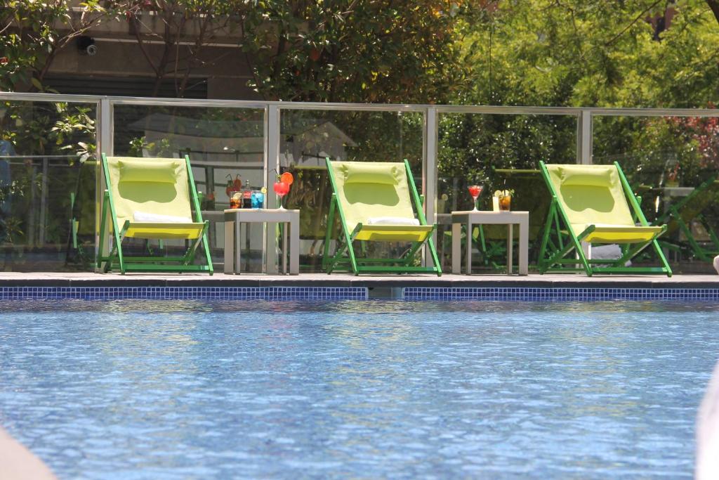 The swimming pool at or close to Primus Valencia