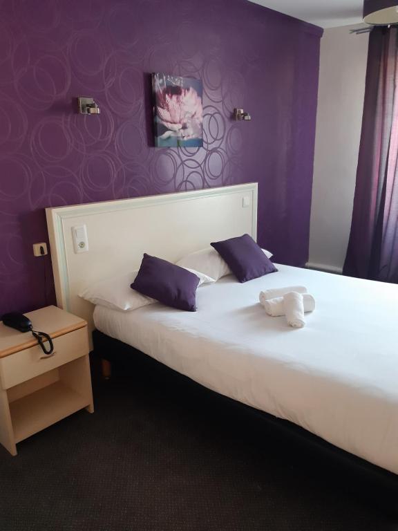 Logis Hostellerie Du Cheval Blanc - Double Room - Coté Rue