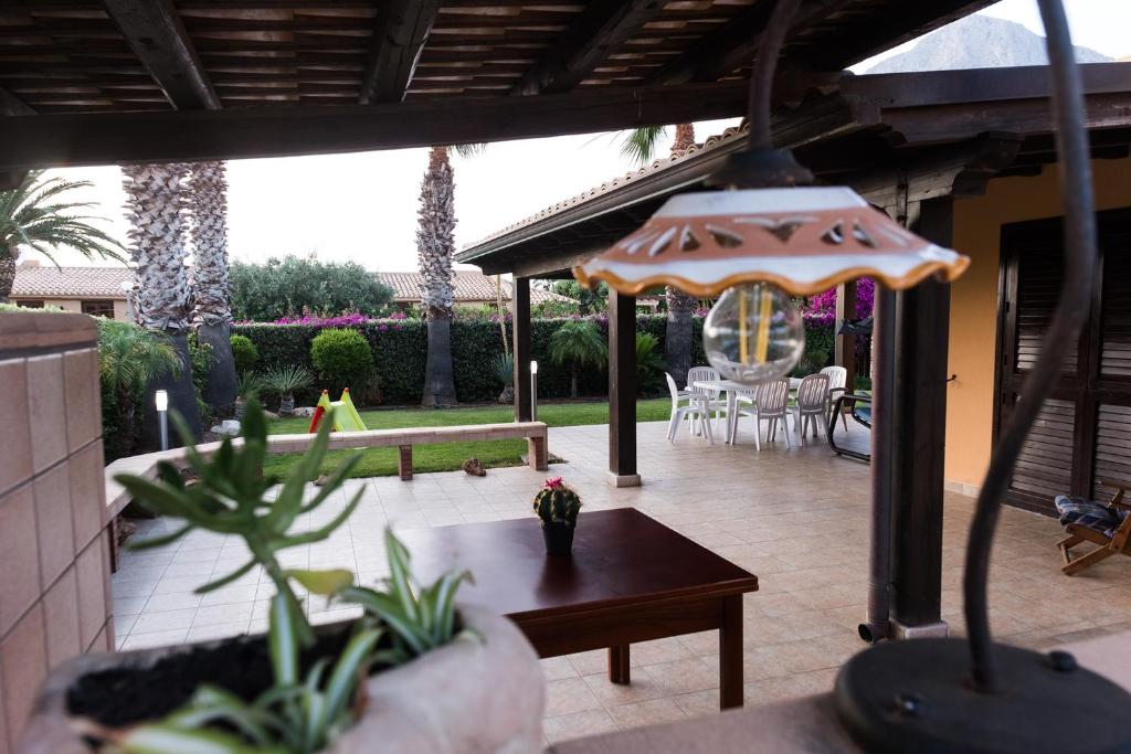 Patio lub wspólna przestrzeń na świeżym powietrzu w obiekcie VILLA ANNA MARIA