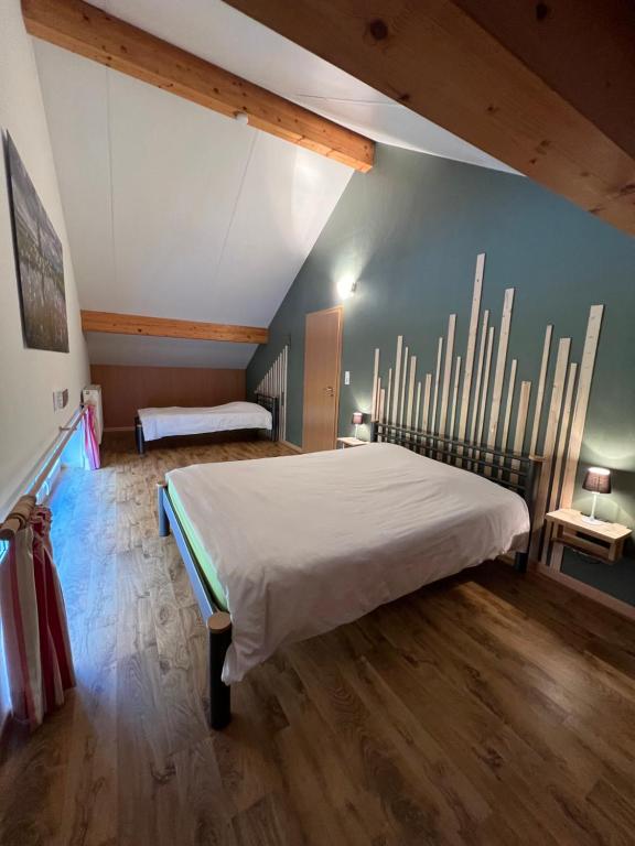 Postel nebo postele na pokoji v ubytování Gite Du Moulin Coquelicot