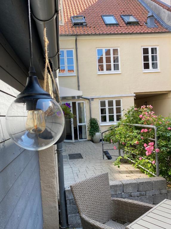 Budova, kde se aparthotel nachází