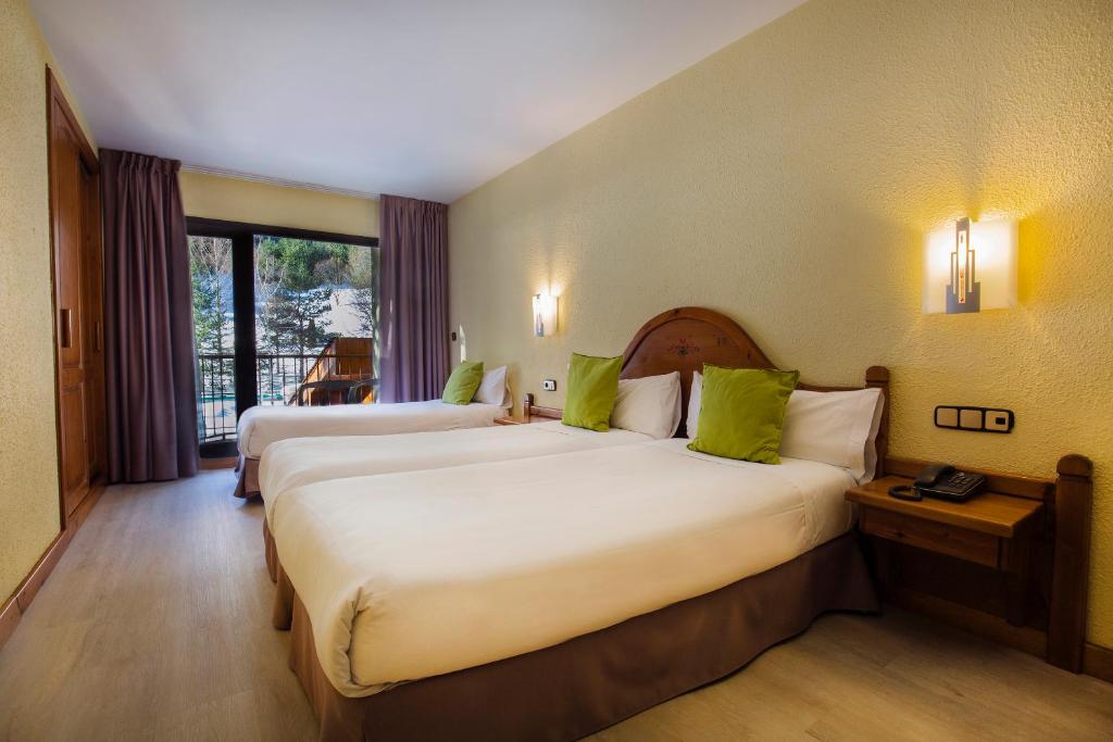 Hotel Sant Gothard tesisinde bir odada yatak veya yataklar