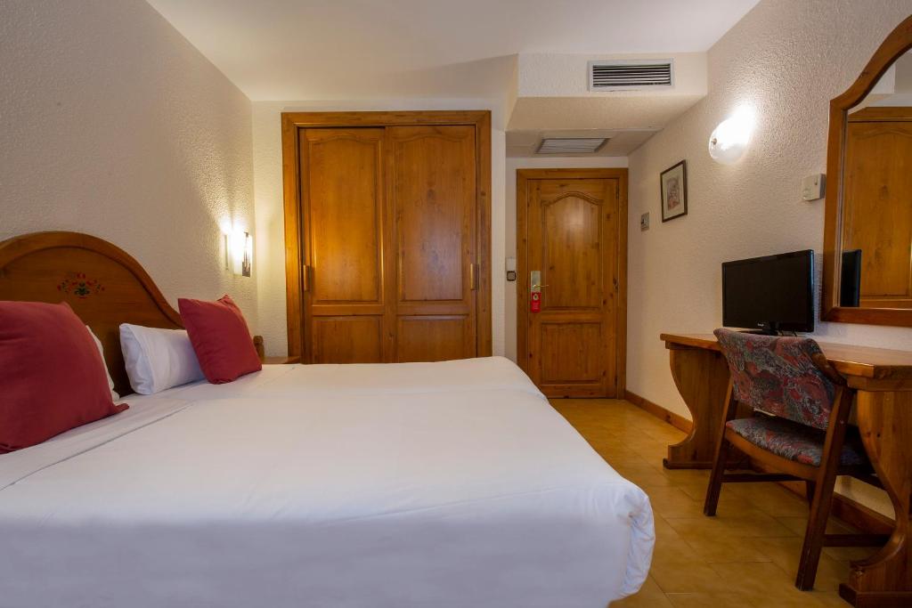 TV a/nebo společenská místnost v ubytování Hotel Sant Gothard
