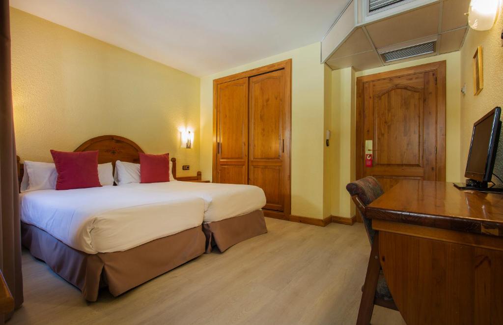 TV a/nebo společenská místnost v ubytování Hotel Sant Gothard