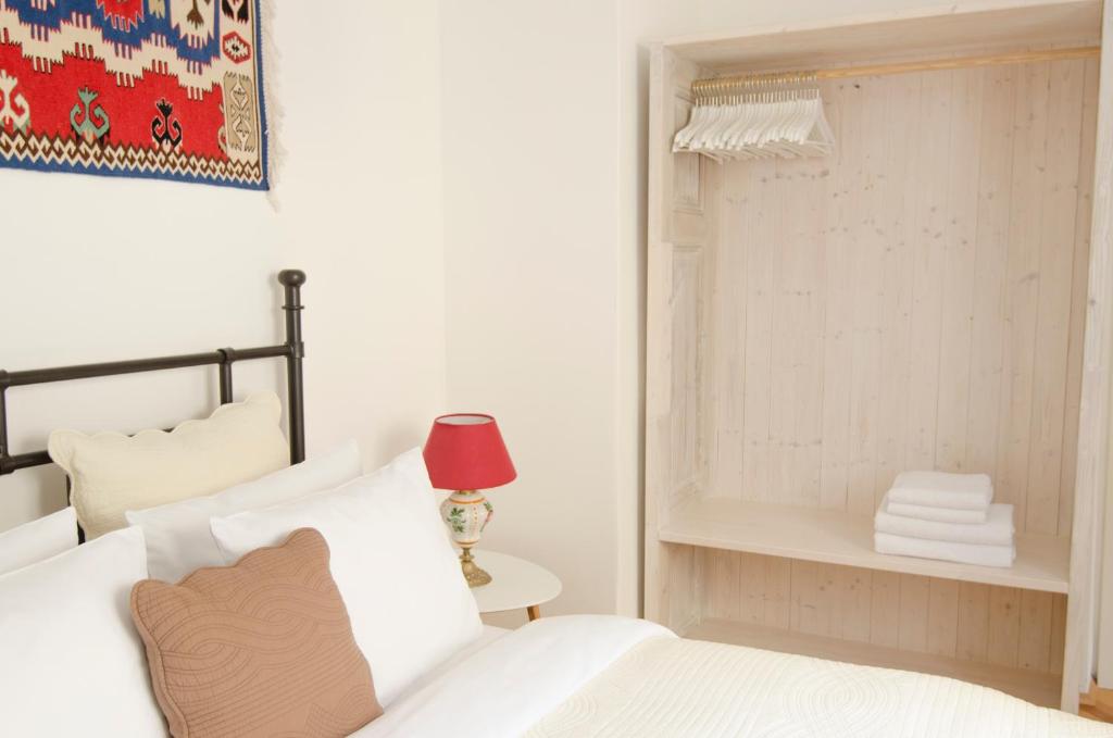 Postel nebo postele na pokoji v ubytování Wishlist Prague Residences - Charles Bridge Karlova