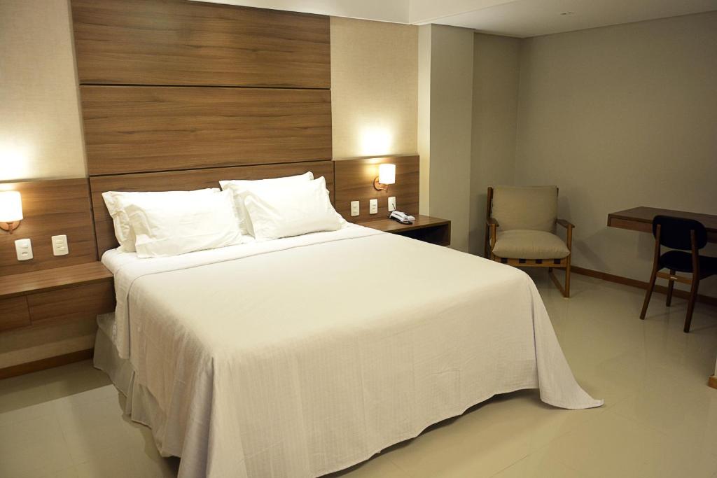 Postel nebo postele na pokoji v ubytování Pituba Praiamar Hotel