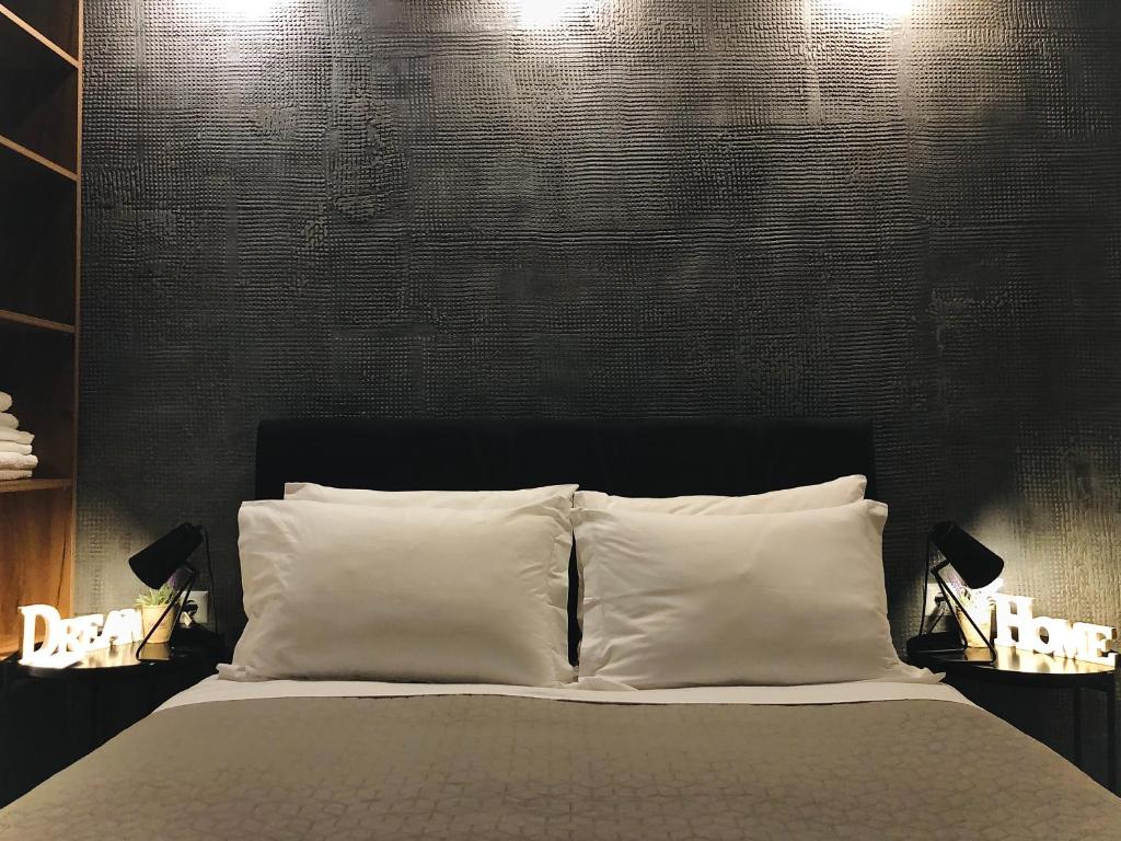 J Villara's Luxury Suites - 8