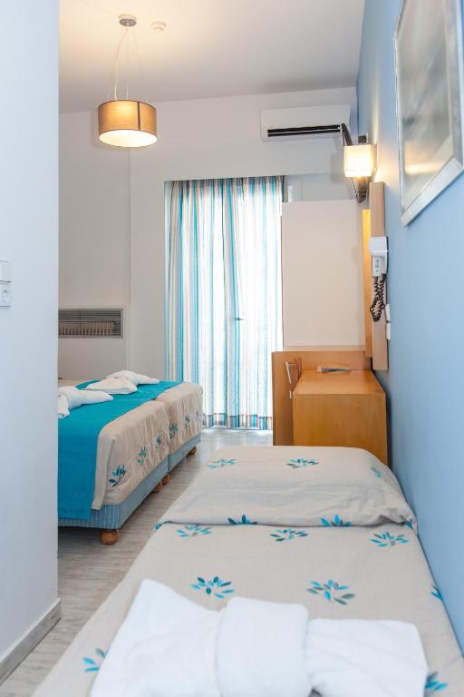 Postel nebo postele na pokoji v ubytování Frini Hotel