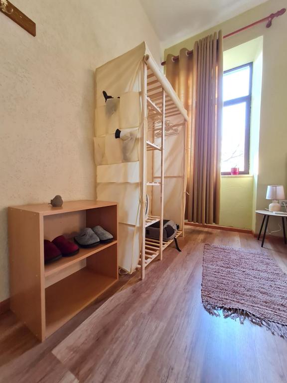 Ex-Block District charming studio apartment with treeish sorrounding view! - Imazhi 10
