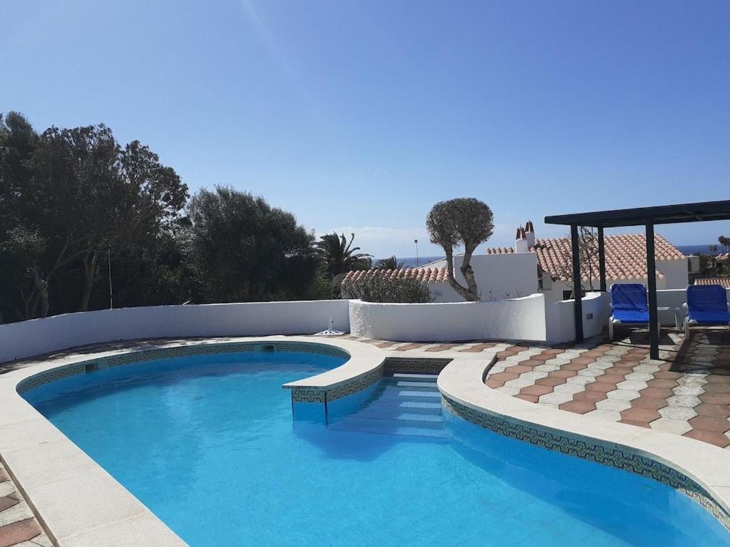 Bazén v ubytovaní 3 Bedroom Villa, Private Pool, Binibeca, 300m to the Beach alebo v jeho blízkosti