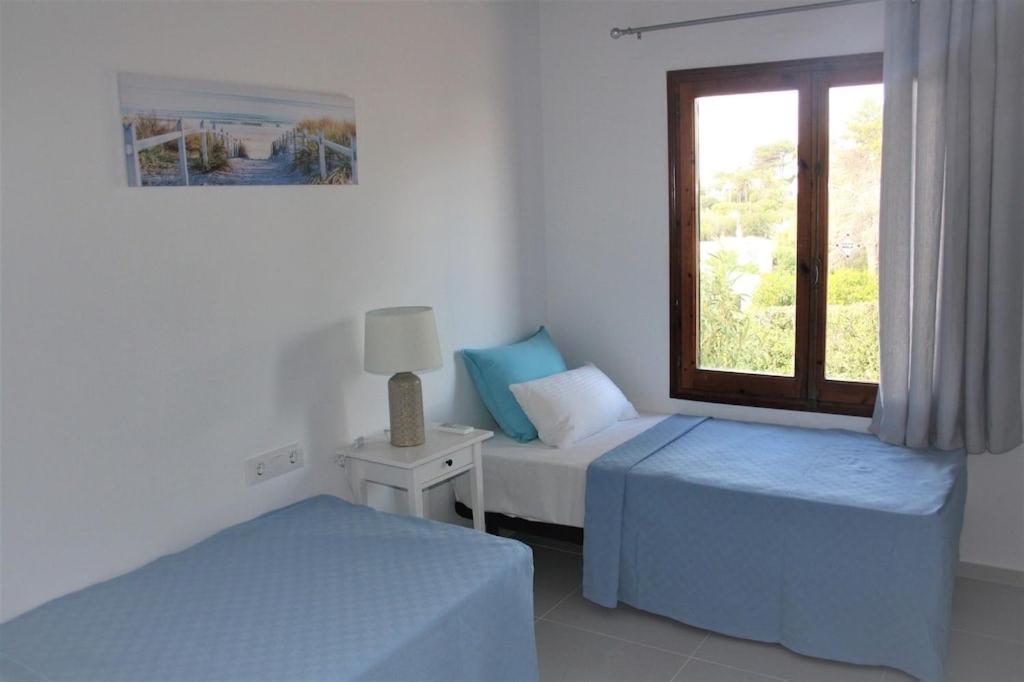 Posteľ alebo postele v izbe v ubytovaní 3 Bedroom Villa, Private Pool, Binibeca, 300m to the Beach