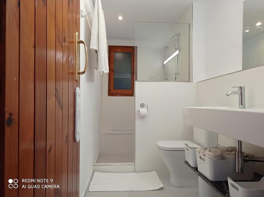 Kúpeľňa v ubytovaní 3 Bedroom Villa, Private Pool, Binibeca, 300m to the Beach