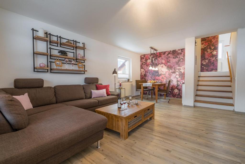 a living room with a couch and a coffee table at Ferienwohnungen Alpentraum - Alpentraum in Obermaiselstein