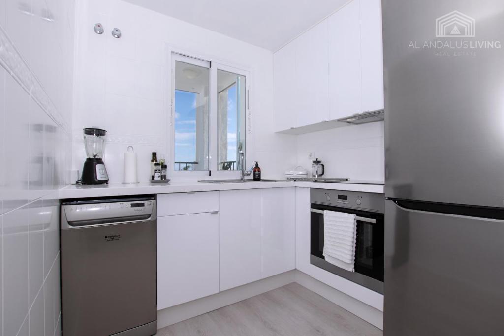 Kuchyň nebo kuchyňský kout v ubytování Scandinavian style apartment with amazing sea views and south west facing sunny terrace in Miraflores walking distance to the beach!