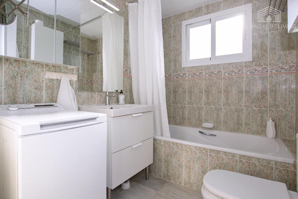Koupelna v ubytování Scandinavian style apartment with amazing sea views and south west facing sunny terrace in Miraflores walking distance to the beach!