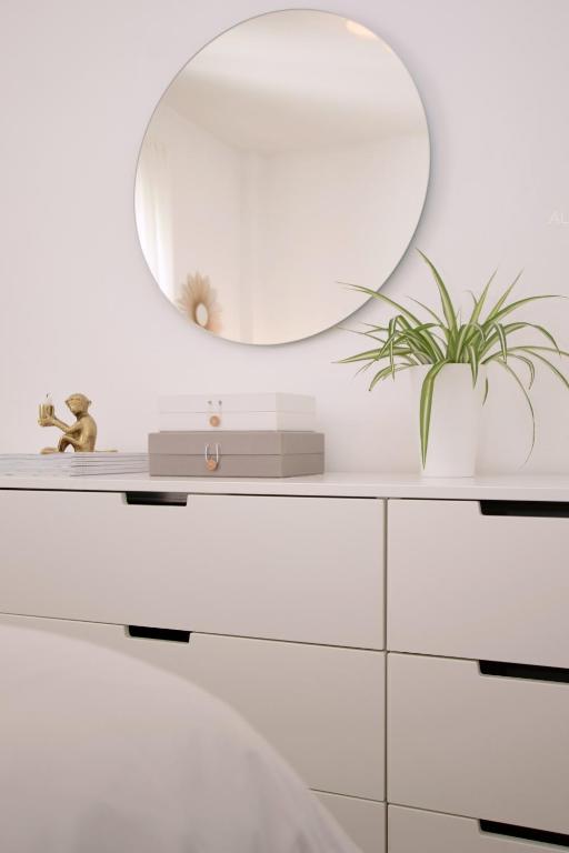 Fotografie z fotogalerie ubytování Scandinavian style apartment with amazing sea views and south west facing sunny terrace in Miraflores walking distance to the beach! v Malaze