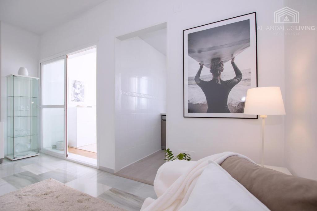 Postel nebo postele na pokoji v ubytování Scandinavian style apartment with amazing sea views and south west facing sunny terrace in Miraflores walking distance to the beach!