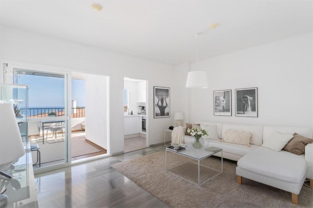 Posezení v ubytování Scandinavian style apartment with amazing sea views and south west facing sunny terrace in Miraflores walking distance to the beach!